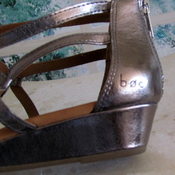 CAGE SANDALS, 9, BRONZE GOLD, WEDGE FLATS, ZIPPER BACKS, STYLISH COOL, BOC - Picture 9 of 10